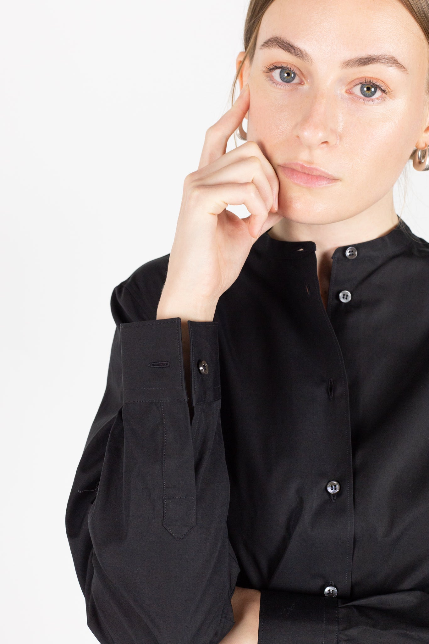 Black cotton poplin women's shirt with regular collar and hidden buttons.