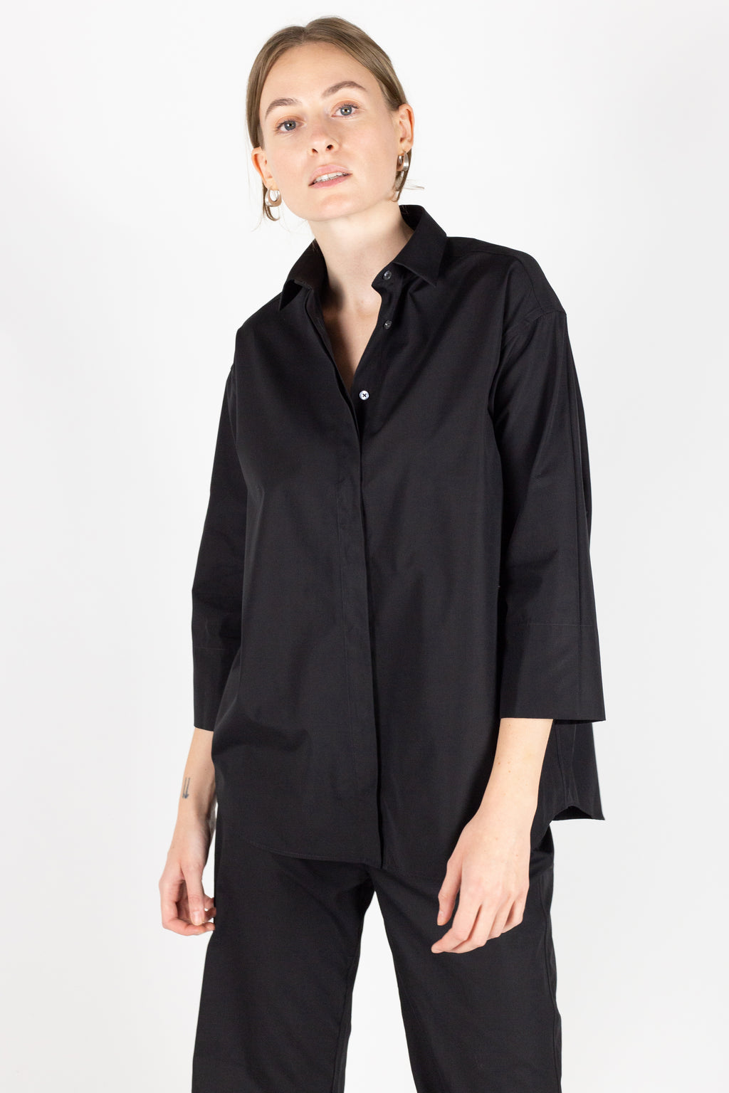 Black loose cotton poplin shirt. ¾ length sleeves.