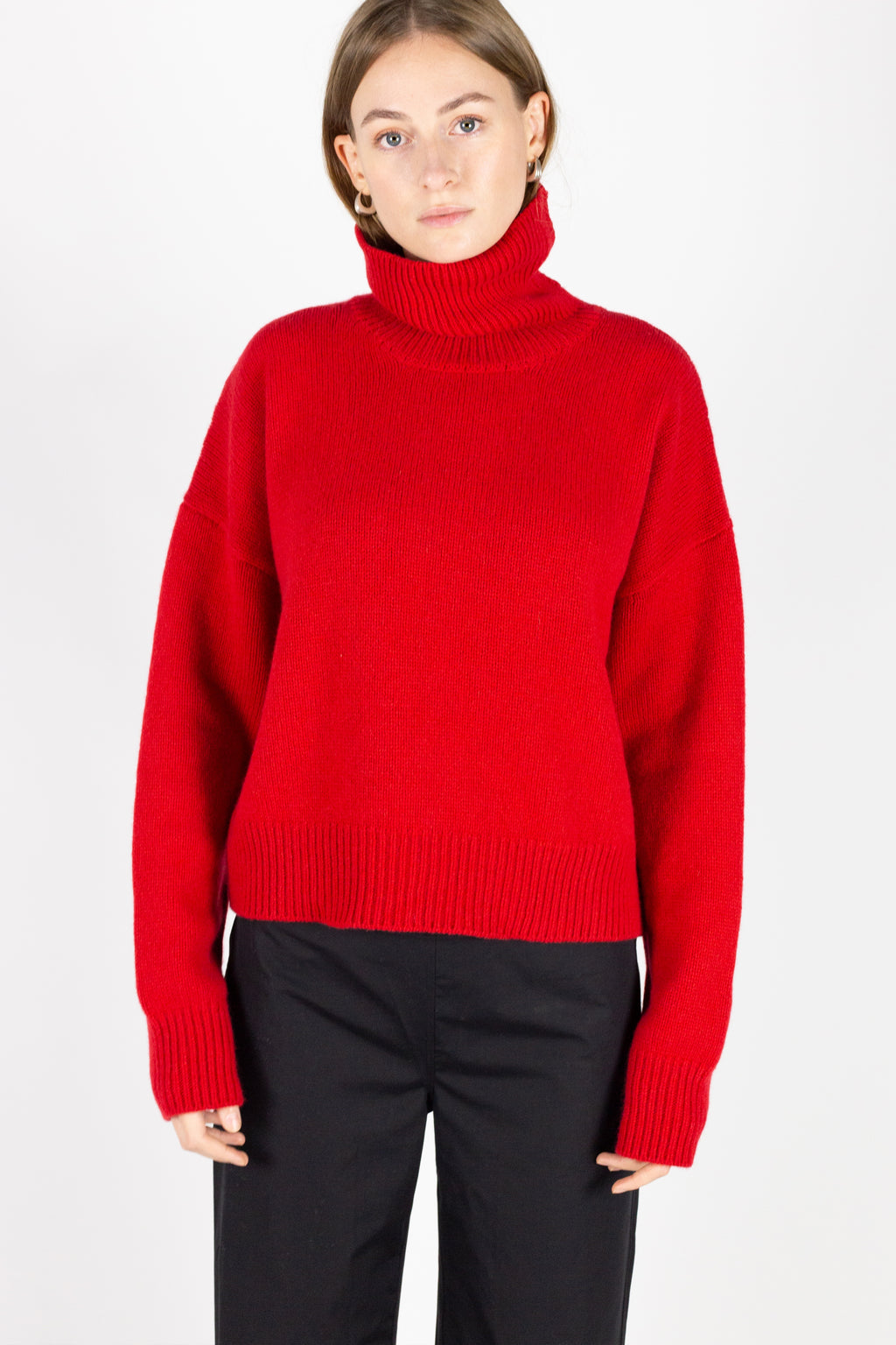 Cashmere roll neck sweater in red wool